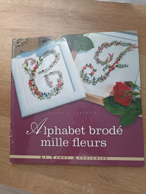 Alphabet brodé mille fleurs - Isabelle Gagnebin