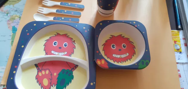 Kindergeschirr,  2 X Teller, Schale, Bechel. Löffel, Gabel       aus Bambus