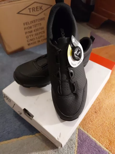 Brandneu in Originalverpackung Bontrager Evoke Radschuhe SPD Straßenkies MTB Größe 38 - UVP £ 120