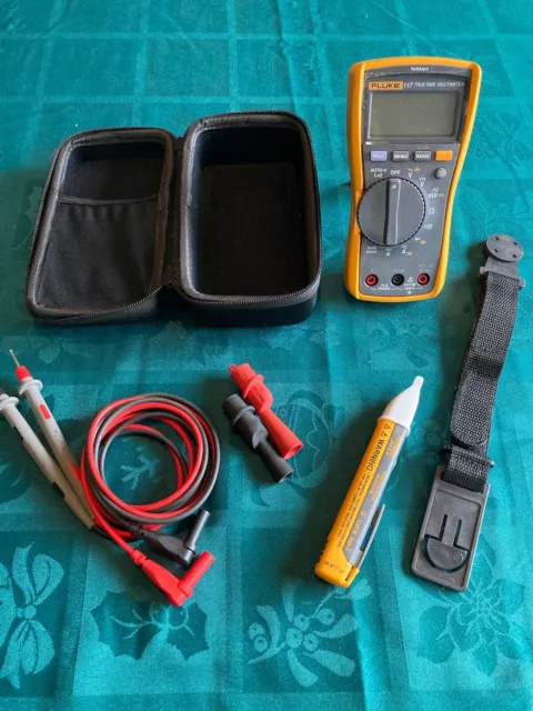 Fluke 117 Electrician's Multimeter, plus Fluke 1AC II Non-Contact Voltage Tester