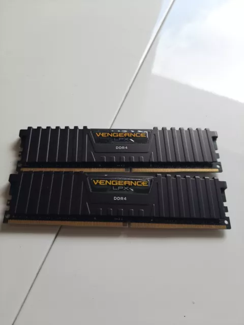 Corsair CMK32GX4M2B3200C16 Vengeance LPX 32GB DIMM DDR4 RAM