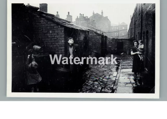 4775. Slums. Wigan, Lancashire. 1939.