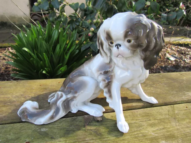 ART DECO porcelaine signée Pfeffer Gotha  statuette chien Cavalier king Charles