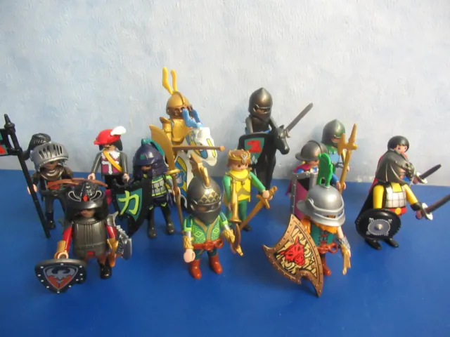 13 Ritter Figuren 2 Pferde  Waffen zu 3666 3667  70220 Ritterburg Playmobil 3235