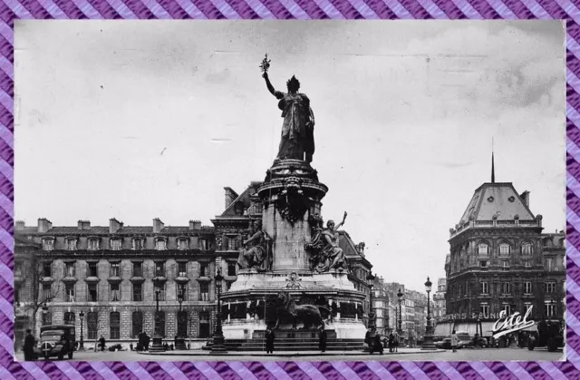 Paris - Place And Monument De La Republic