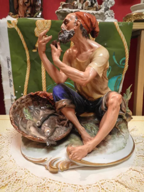 "Il Pescatore" porcellana di Capodimonte