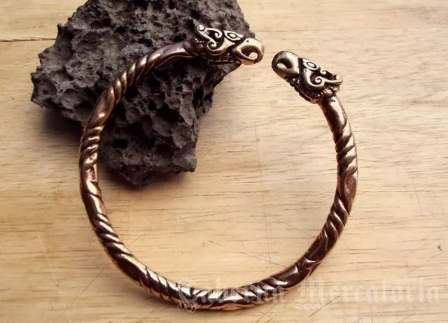 Massiver Armreif aus Bronze mit Raben - Torques, Wikinger, Schmuck