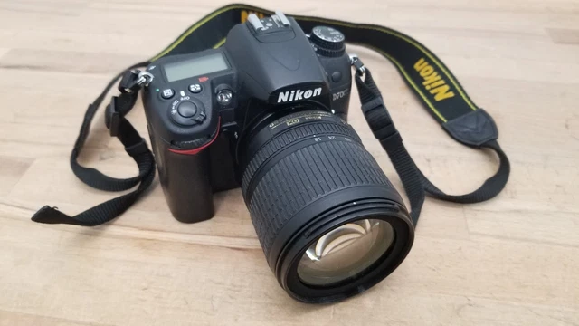 Nikon D D7000 16.2MP Digital SLR Camera - Black w/ strap, 18-105mm lens, flash