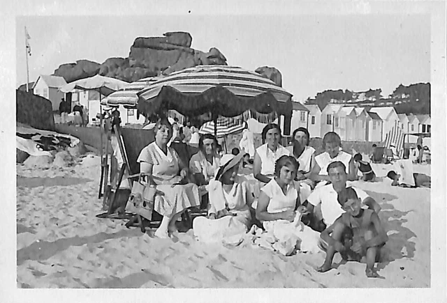 Bretagne? "Family At The Beach Photo"
