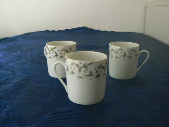 3 Anciennes Tasses A Cafe En Porcelaine Blanche Et Dorure Vintage Expresso Decor