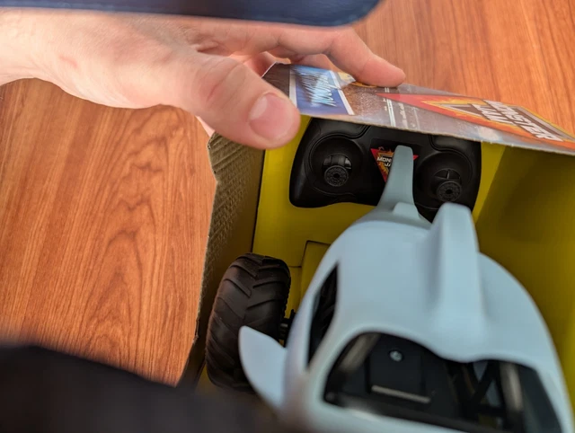 MONSTER JAM OFFICIAL Megalodon Remote Control Monster Truck, 124 Scale ...