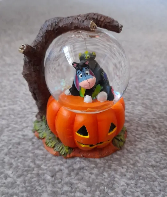 Disney Snow Globe Winnie The Pooh Eeyore Rare Halloween Pumpkin Design