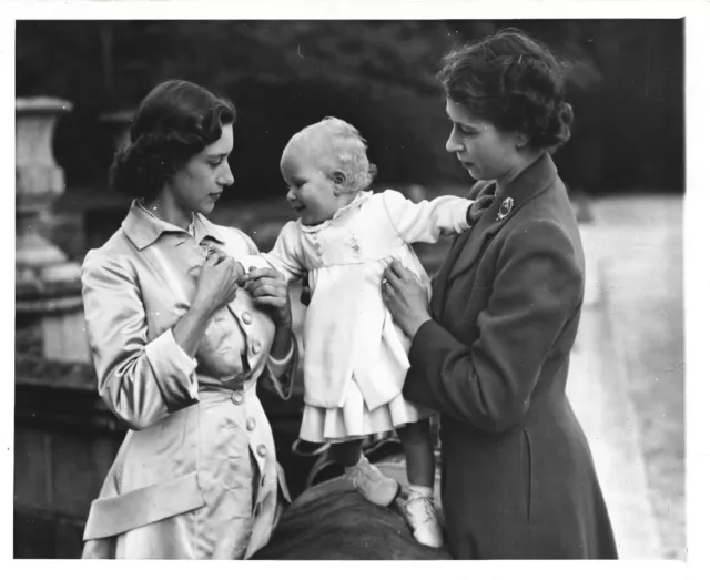 1951 Original QUEEN / PRINCESS ELIZABETH MARGARET & ANNE Wide World Press Photo