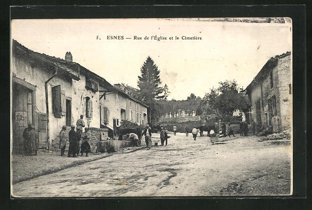 CPA Esnes, Rue de l´Eglise et le Cimetiére