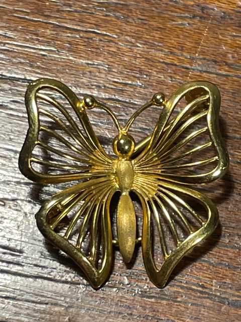 Broche Signée Carven En Forme De Coquillage Doré - Occasion