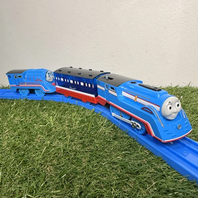 THOMAS & FRIENDS - Streamlined Thomas & Coaches TOMY Plarail ...