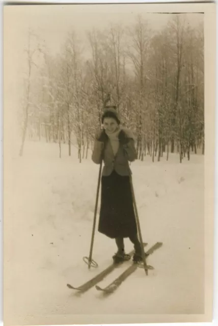 Photo Ancienne - Vintage Snapshot - Sport Ski Femme Mode - Woman Skiing 2