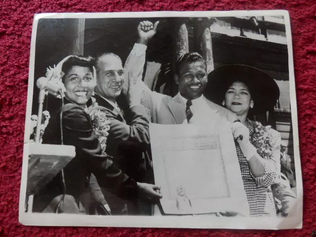 Sugar Ray Robinson Press Photo