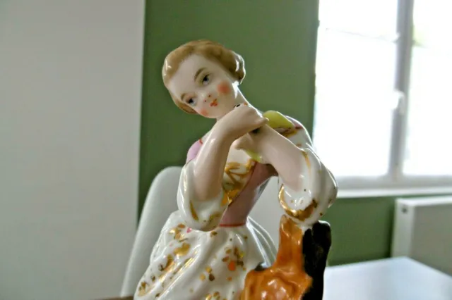 ancienne paire de figurines personnages bouquetières porcelaine Paris XIX siècle 3