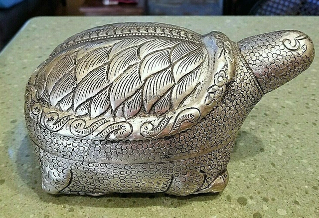 Large Figural Vintage TURTLE BETEL NUT BOX Paan Daan Repousse 7" x 4" Silver Vtg