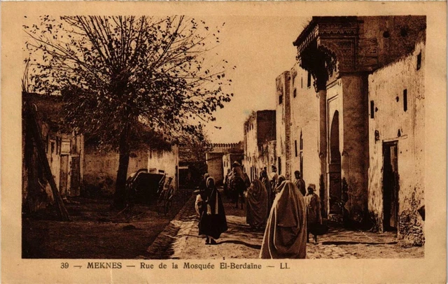 CPA AK MEKNES Rue de la Mosquée El-Berdaine MAROC (689561)
