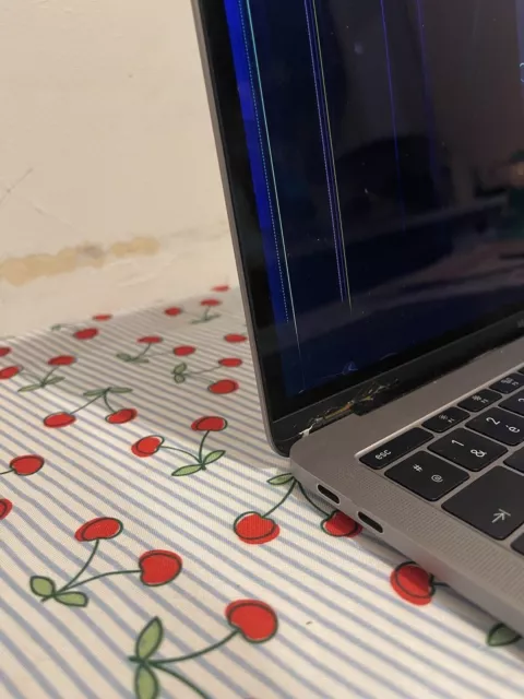 Macbook pro 13 inch écran retina, en bon état (vendu sans chargeur) Pour Pièce 2