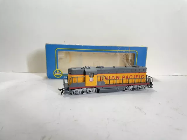 AHM Ho Scale Model Trains Union Pacific GP Diesel Locomotive Non Powered Dummy