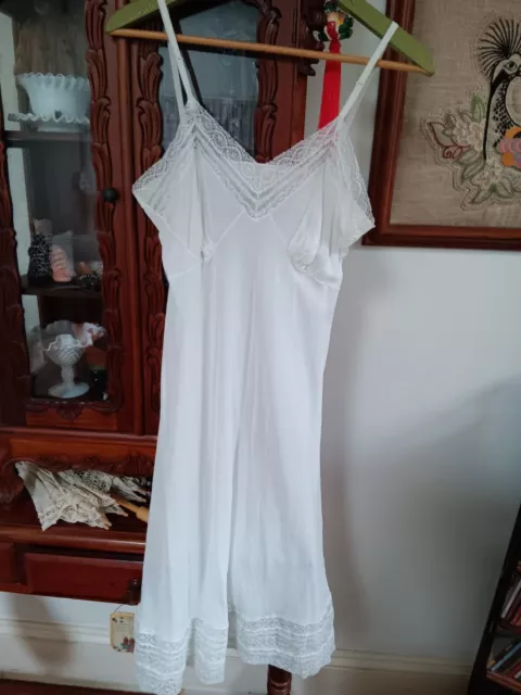 Vintage " Balmoral" White / Cream Petticoat / Slip...modern 10