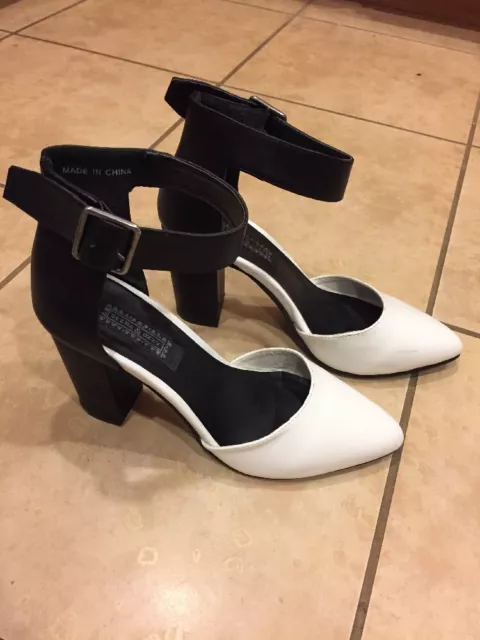 Women's Urban Outfitters Deena & Ozzy Size 8 Heels