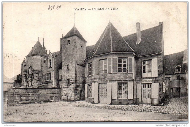 58 VARZY - l'hotel de ville