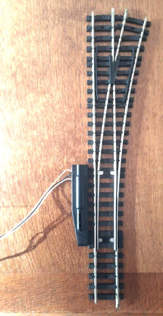Aiguillage électrique Droit Lima HO 1/87 - Réf 403830E - Échelle HO - Italie