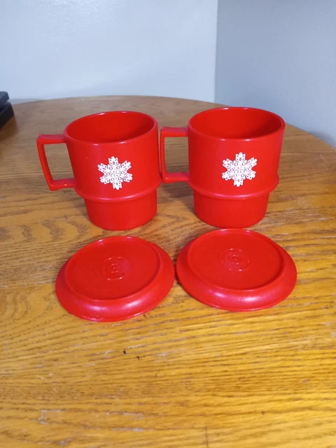 2 Vintage TUPPERWARE Red Stacking Mugs Coffee Cups Christmas SNOWFLAKE (2 Lids)