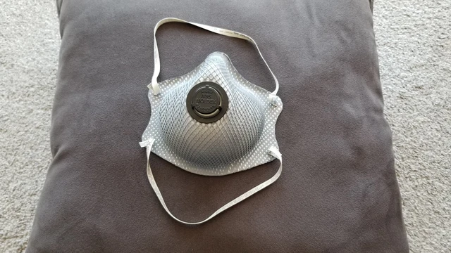NEW Moldex 2400 N95 Respirator With Valve