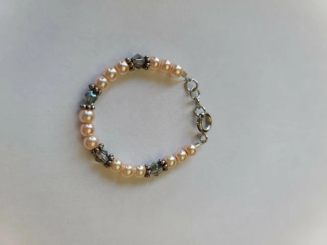 Newborn baby bracelet:  4mm pink glass pearl beads with gray colored beads