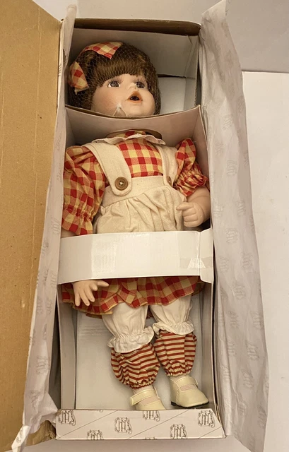 Porcelain Doll The Heritage Signature Collection Cindy w/ Rag Doll & COA. 2