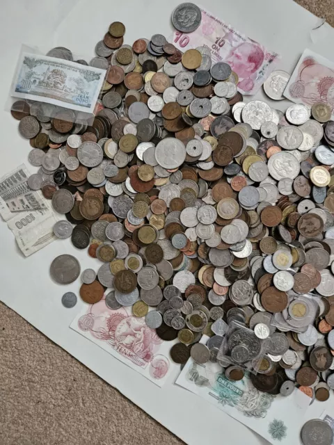 Over 9.3 Kg Of British And World Coins And Notes