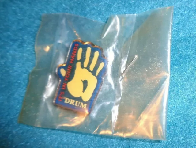 Drum Pin Hand blau "It's in your Hands" Metall NEU OVP