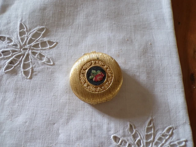 ANCIEN POUDRIER ROND doré complet STRATTON 7,5 cm diamètre EUR 20,00