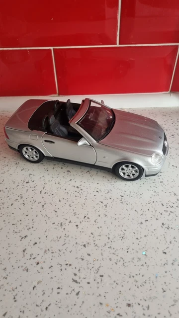 Mercedes-Benz SLK 230 – Maisto 1/18 – Modèle Occasion En Boîte