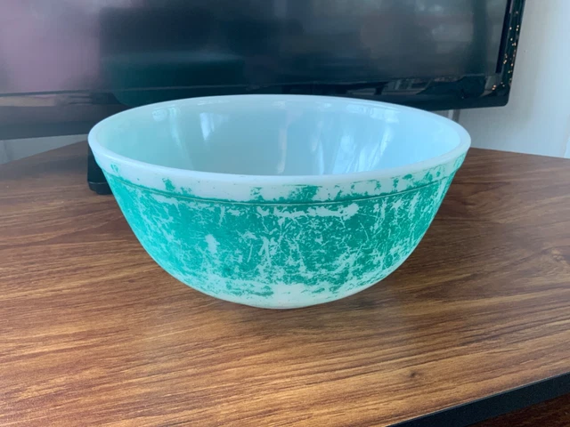 Vintage Pyrex Primary Color Nesting Bowl Faded Green 403 Ovenware USA 2.5 Quart