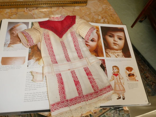 Exceptionnelle Et Authentique  Robe Poupee Ancienne Bru Jeune   