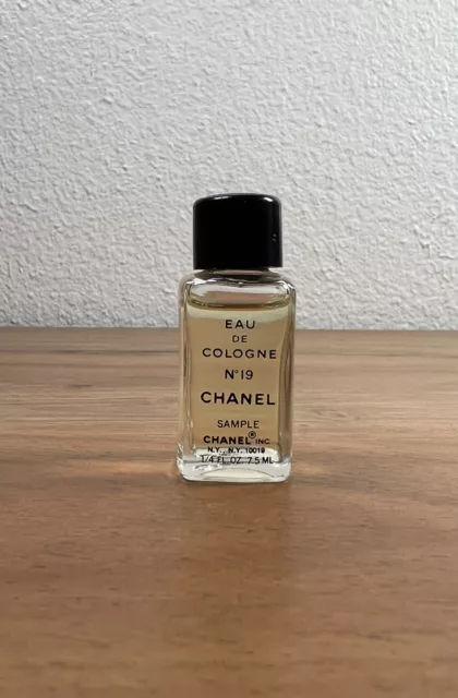 CHANEL NO19 EAU de toilette 4ml Sample Mini Miniature EdT Womens Perfume No  19 $34.99 - PicClick
