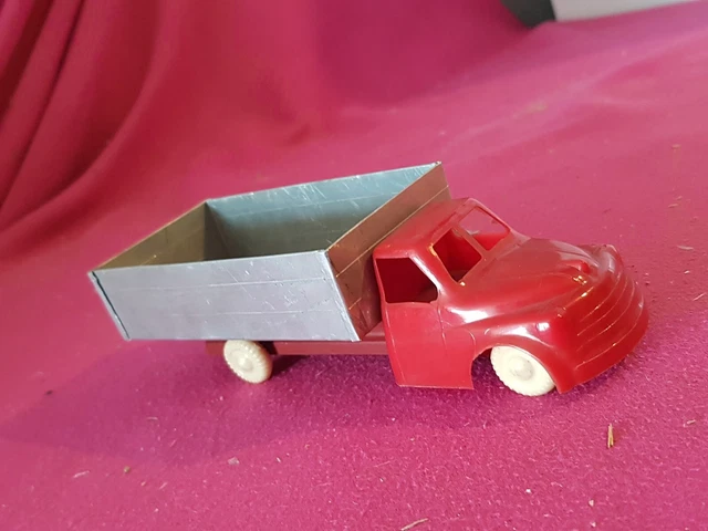 L'AC Cobra 427 SC rouge en miniature par Majorette au 1/24e