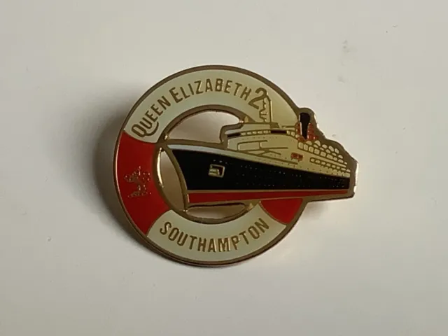 Queen Elizabeth 2 (QE2) Cunard Souvenir brooch / badge with hinge pin. Made 1993