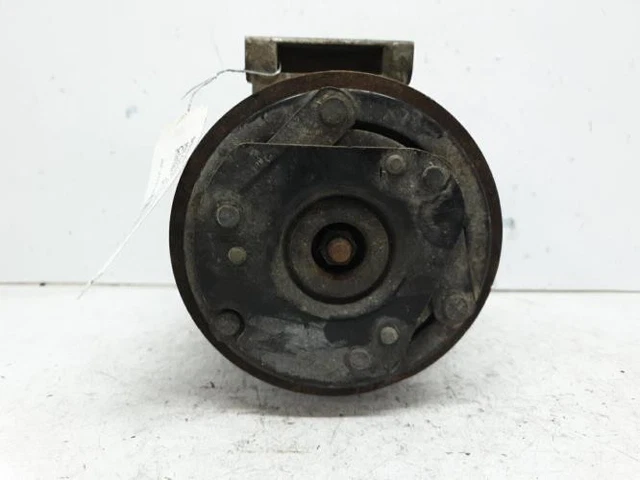 Trois Tracteurs De Ferme Faite Par John Deere, Massey Ferguson Et New Holland 56870464 Trois Tracteurs De Ferme Faite Par John Deere, Massey Ferguson Et New Holland 56870464