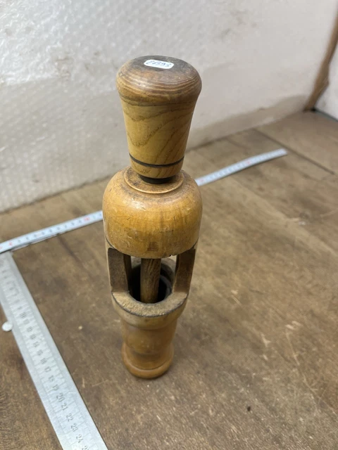 Bouchonneuse Ancienne En Fonte – Circa 1940 – Pour Bouteilles De Vin – Outil De Cave