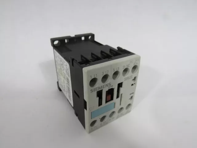 Siemens 3RT1015-1BB42 Contactor 24VDC 1NC 3NO 3P *Cosmetic Crack* USED