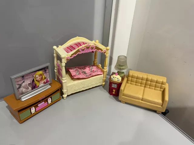 2009 Fisher Price Loving Family furniture TV, Working Radio/Lamp, Canopy Bed