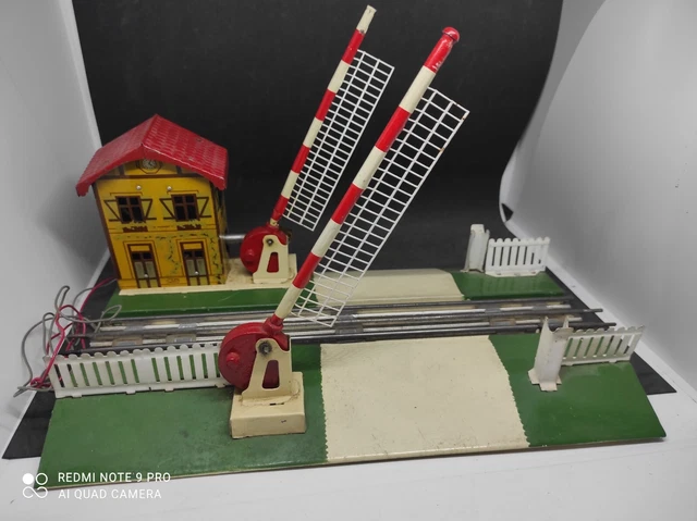 JEP O  passage à niveau électrique en tôle lithographiée Décors train électrique