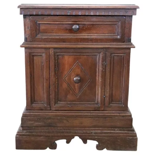Rare antique bedside table in carved walnut, Tuscany, late 17th century